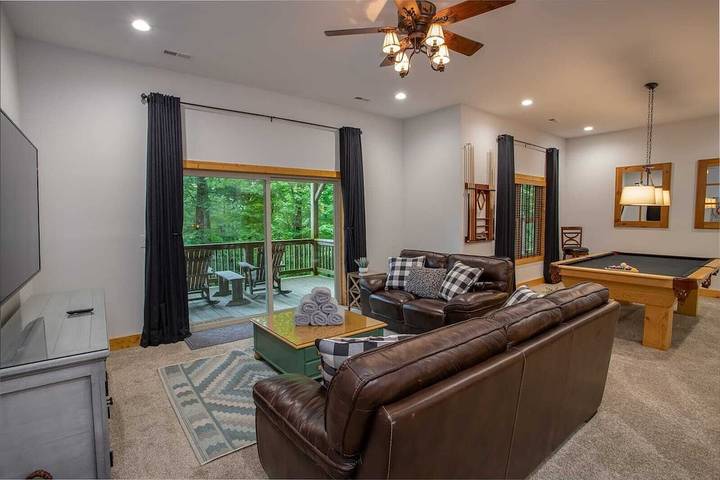 Log cabin for 12 people, with terrace and hot tub in Sugar Mountain