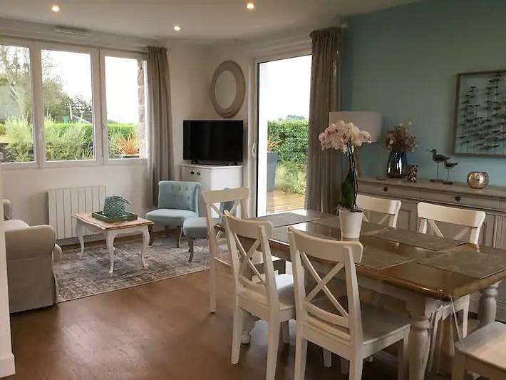 Gîte pour 6 personnes, avec terrasse et jardin