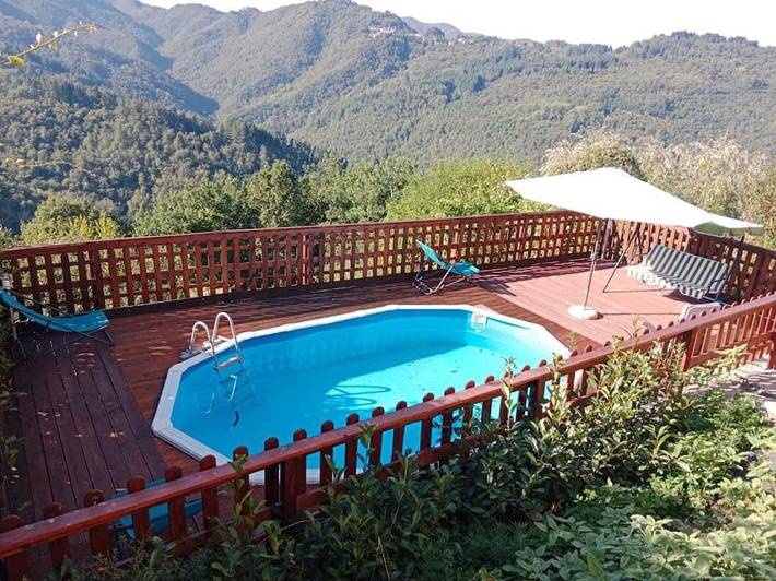 Location de vacances pour 6 personnes, avec jacuzzi ainsi que piscine et jardin dans Casabasciana