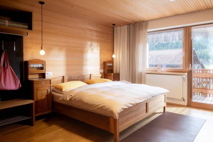 Ferienwohnung für 3 Personen, mit Balkon und Terrasse sowie Garten und Ausblick in Bezau