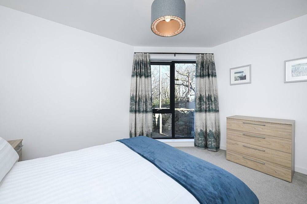 New to Vrbo: Elegant Lerwick Townhouse • Harbour Views + Patio in Shetland Inseln