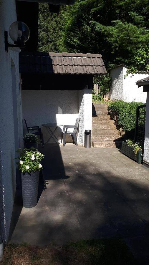 Ganze Wohnung, Apartment with Terrace in Kronenburg, Dahlem