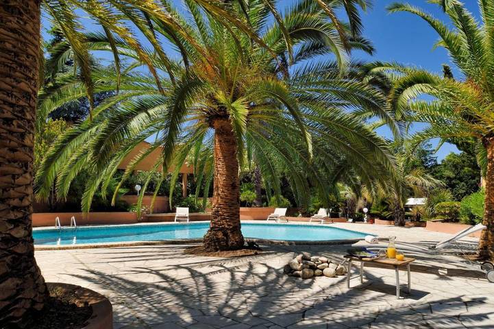 Hôtel pour 4 personnes, avec piscine ainsi que jardin et vue