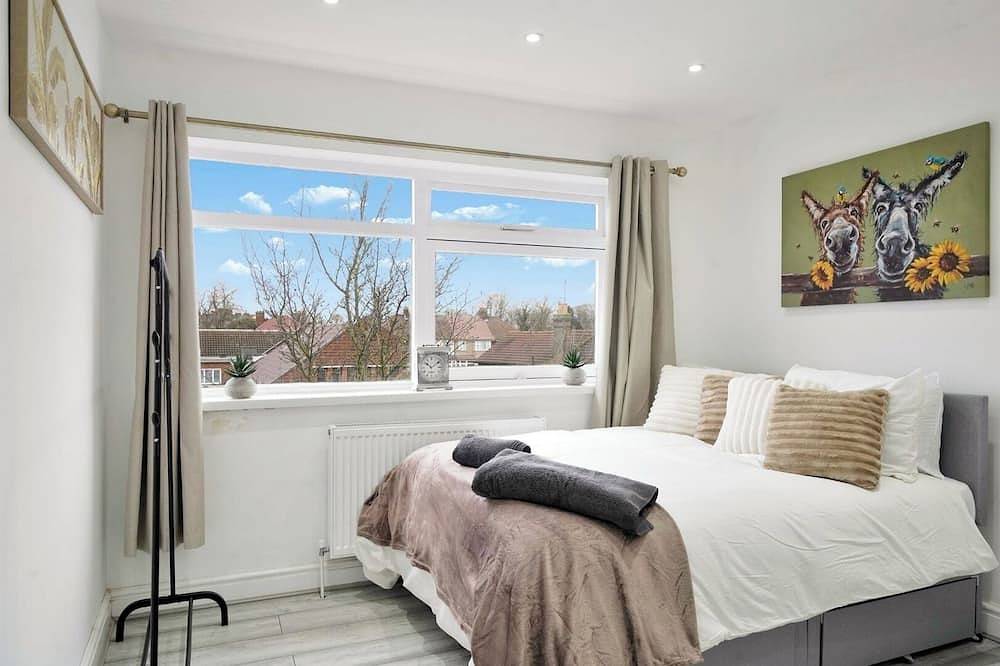 Apartamento entero, Comfortable Four-Bedroom Stay with Balcony in Bexley, Londres