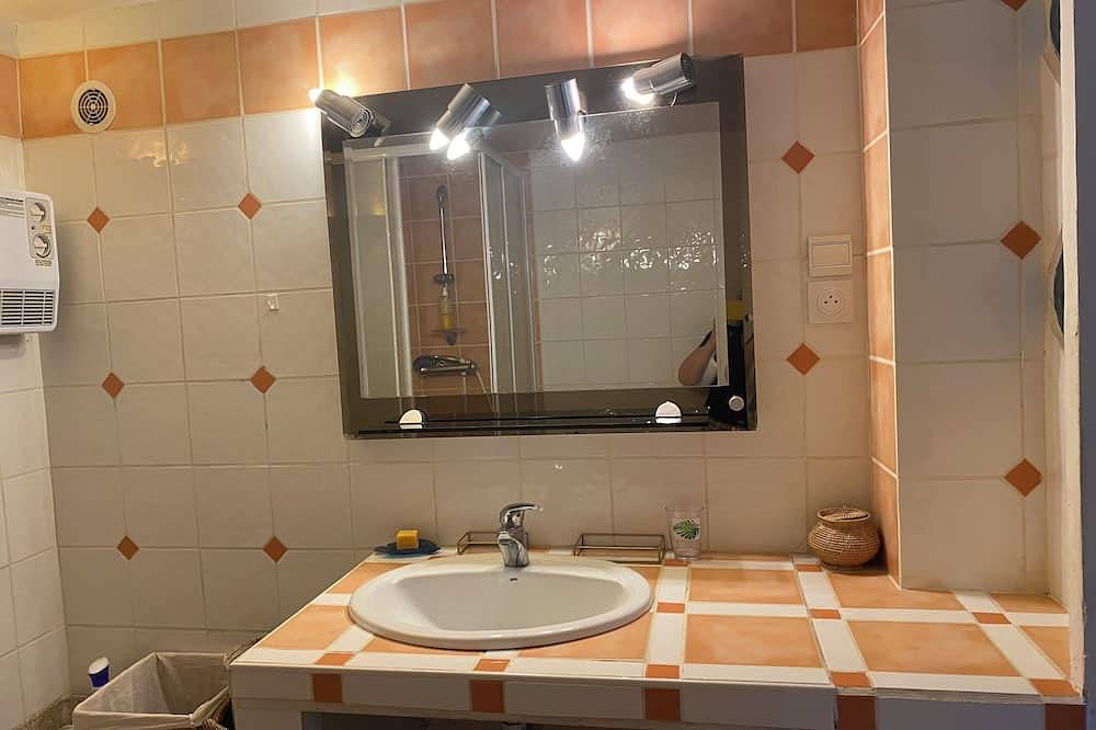 Ganze Wohnung, Studio with swimming pool Toulon ouest in Toulon, Toulon Region