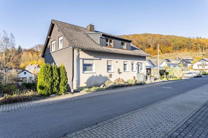 Appartement entier, Appartement 'Ferienwohnung Desmecke' avec jardin privé, balcon et Wi-Fi in Olsberg, Arrondissement du Haut-Sauerland