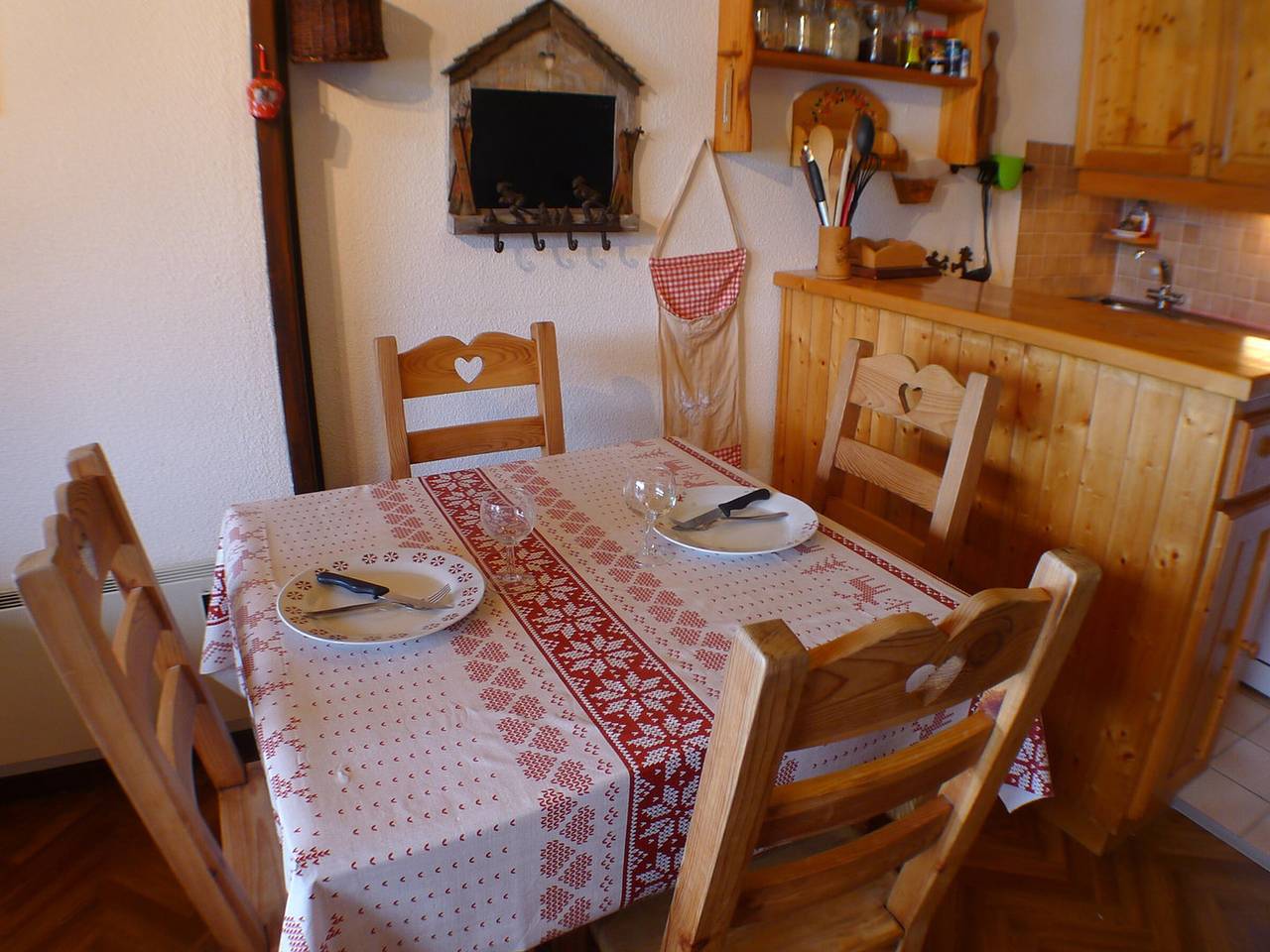 Entire apartment, Charming duplex for 6 people with Tv and parking in Samoëns. in Samoëns, Bonneville region