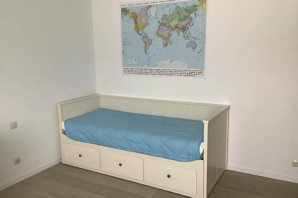 Ganze Wohnung, Großzügige Ferienwohnung mit Balkon, Kamin & Garten - Nähe Bodensee & Rheinfall in Hilzingen, Hegau