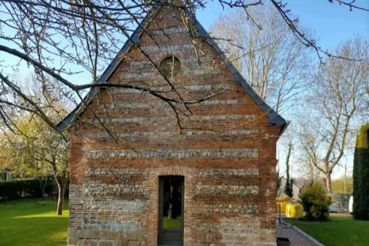 Gîte pour 4 personnes, avec jardin dans Canville-les-Deux-Églises - 2