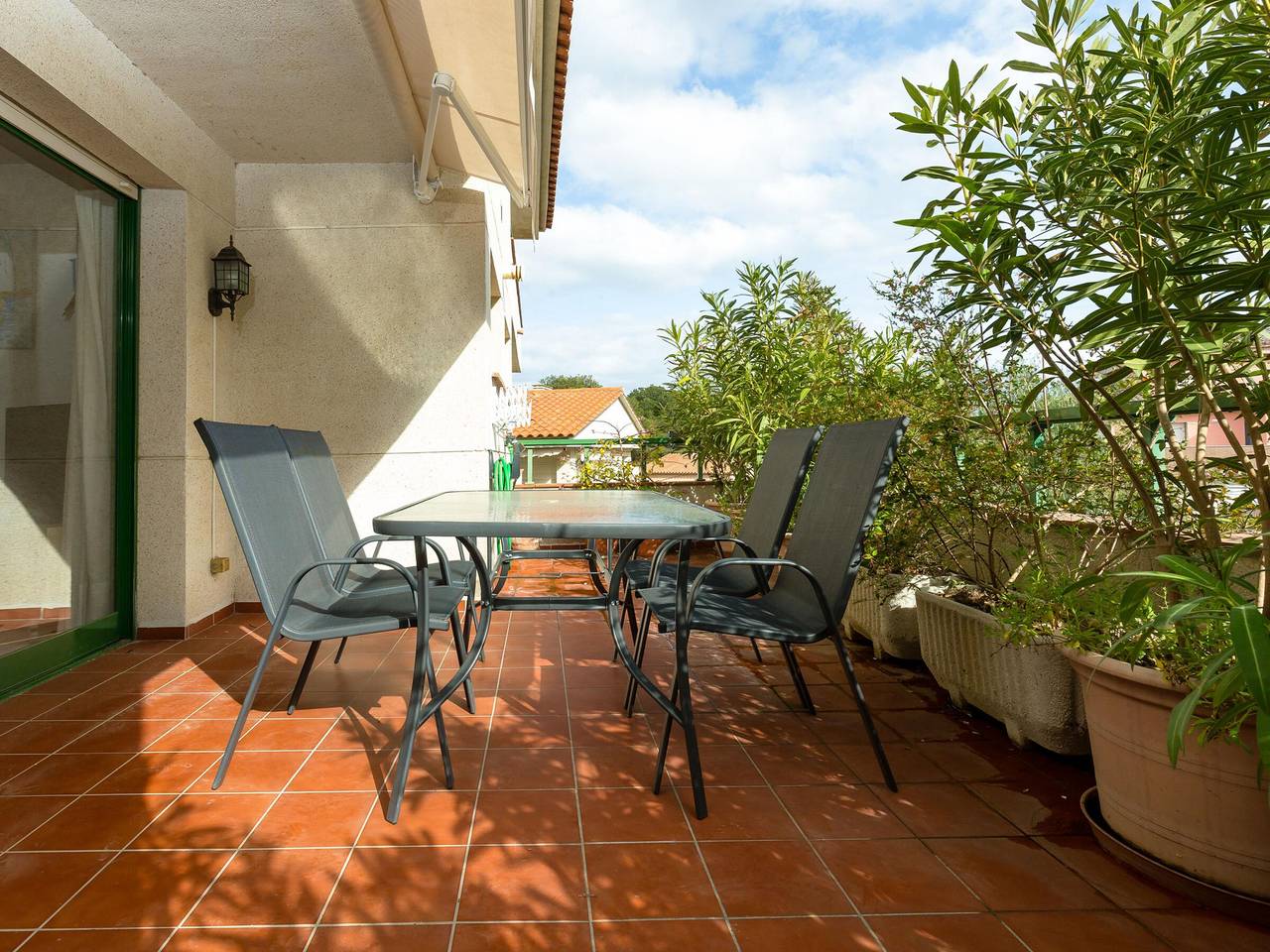 Apartamento entero, Apartamento luminoso con jardín, piscina comunitaria y cerca de la playa en Llançà. in Llansá, Alt Empordà