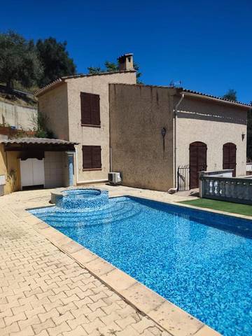 Cottage pour 5 personnes, avec vue ainsi que jardin et piscine à Contes