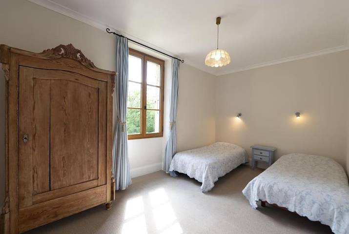 Location de vacances pour 12 personnes, avec jardin et terrasse ainsi que piscine et vue à Peyzac-le-Moustier - 3