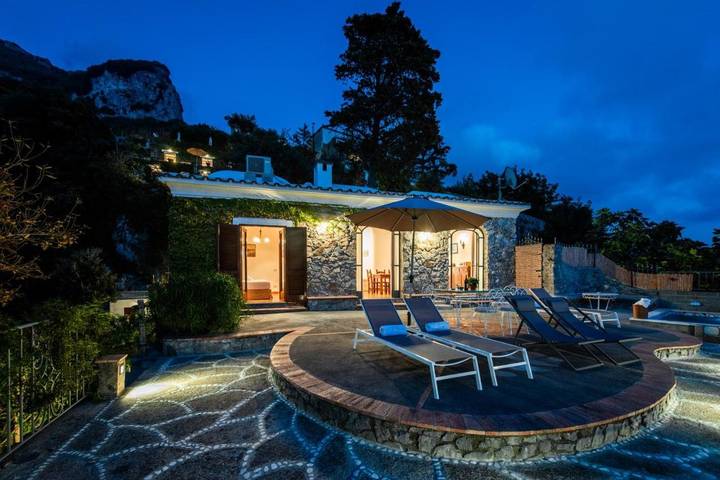 Ferienwohnung für 5 Personen, mit Ausblick und Pool sowie Garten, mit Haustier - 1