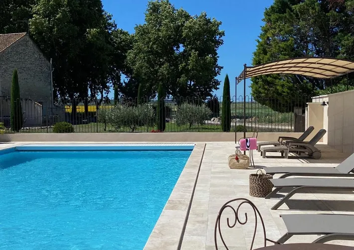 Casa de vacaciones para 4 personas, con vistas además de jardín y piscina - 1
