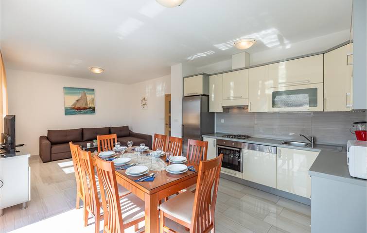 Reizende Ferienwohnung mit Pool und Terrasse, in der Nähe von See und Fluss in Makarska Riviera