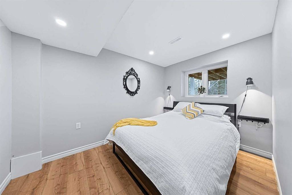 Ultimate Lakeview Cottage Retreat: Hot Tub, Paddle & Play in Hastings Highlands, Ontario