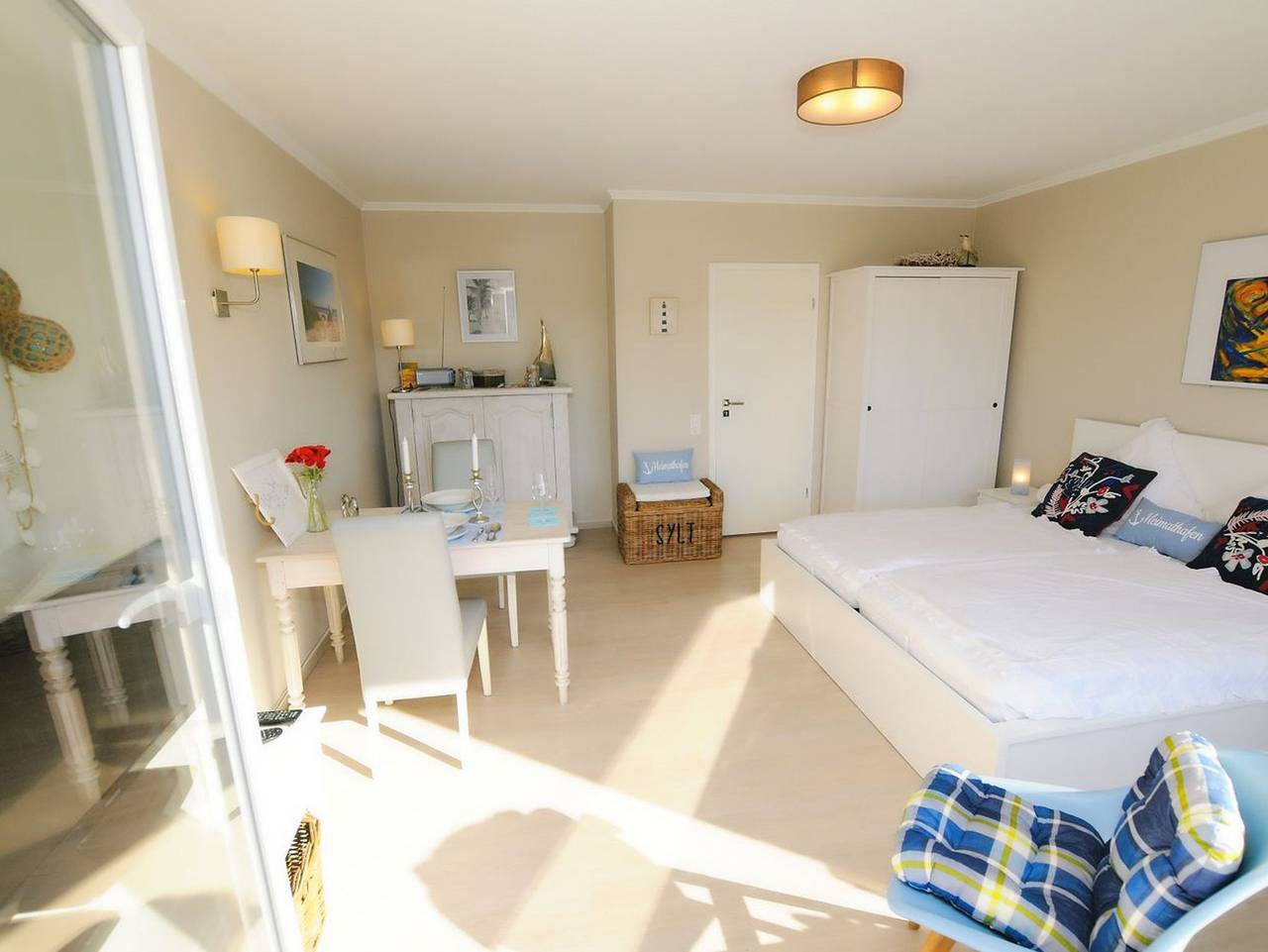 Ganze Ferienwohnung, Seestern - Helles App. für 2 Pers. - Balkon, Stellplatz, Wlan. Haustiere erlaubt. in Wenningstedt, Sylt