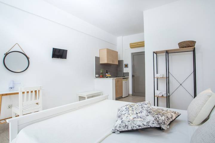 Gîte pour 2 personnes, avec jardin ainsi que piscine et terrasse à Faliráki - 2