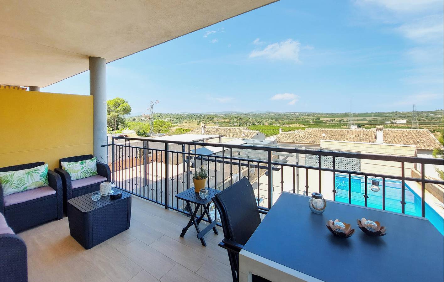 Moderno apartamento a orillas del río con piscina y terraza, wifi y aparcamiento gratuitos in Turís, Provincia de Valencia