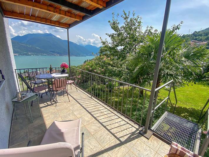 Ferienhaus für 5 Personen, mit Balkon und Terrasse sowie Garten und Seeblick in Pianello del Lario