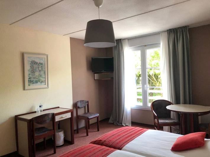 Hôtel pour 2 personnes, avec piscine ainsi que jardin et vue, animaux acceptés à Bourbonne-les-Bains - 4