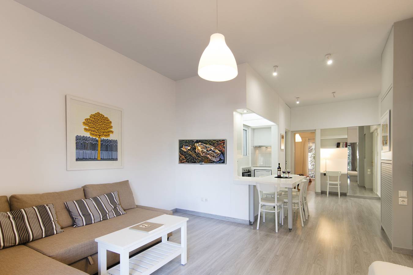 Entire apartment, Mavromataion 35 · Artistic apartment in the middle in Central Section of Athens, Athens
