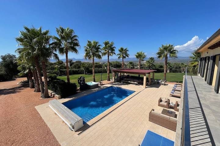 Ferienhaus für 8 Personen, mit Whirlpool und Garten in Palma
