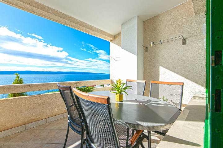 Gîte pour 6 personnes, avec balcon/terrasse à Brela