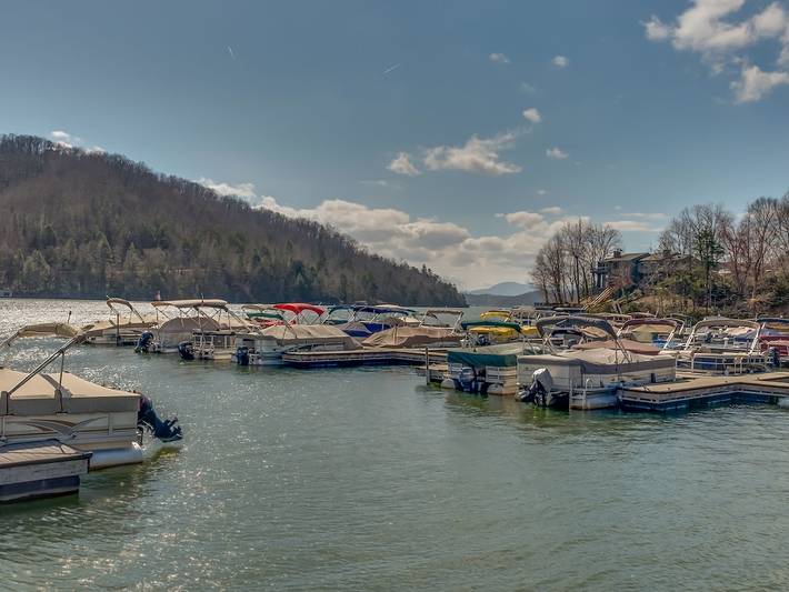 Vacation rental for 4 people, with pool, with pets in Lake Lure