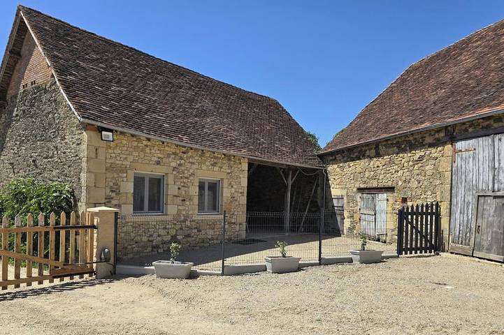 Gîte pour 2 personnes, avec jardin et piscine à Dussac