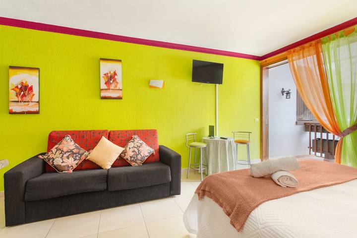 Entire apartment, Vacation Apartment 'Arcoiris Al Mar Playa San Marcos' with Sea View, Balcony and Wi-Fi in San Marcos, North Tenerife
