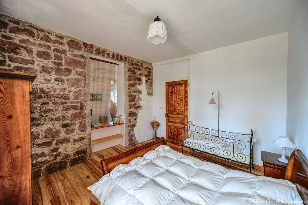 Entire apartment, Spacious mountain apartment ideal for families in Aubure, Parc naturel régional des Ballons des Vosges