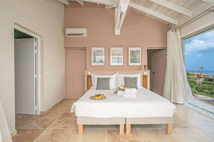 Tangarane offers two luxury villas with private pools and exceptional views over in Anse Mitan, Les Trois-Îlets