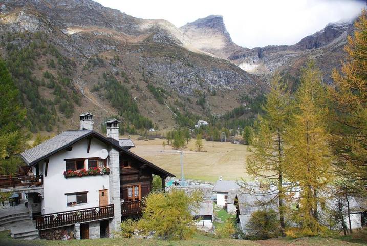 Gîte pour 5 personnes, avec Balcon et Terrasse ainsi que Jardin et Vue dans Alpe Devero