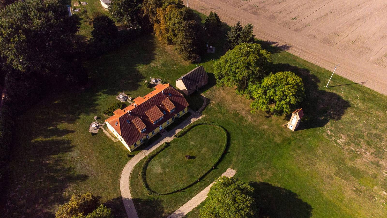 Ganze Wohnung, Ferienwohnung 'Gut Rattelvitz - Parterre West' mit Seeblick, privater Terrasse und Wlan in Gingst, Rügen