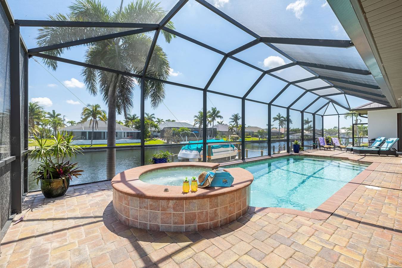 Vacation Rental for 6 Guests in Cape Coral, Southwest Florida