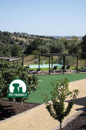 Hôtel pour 3 personnes, avec jardin ainsi que jacuzzi et piscine dans Torres Novas