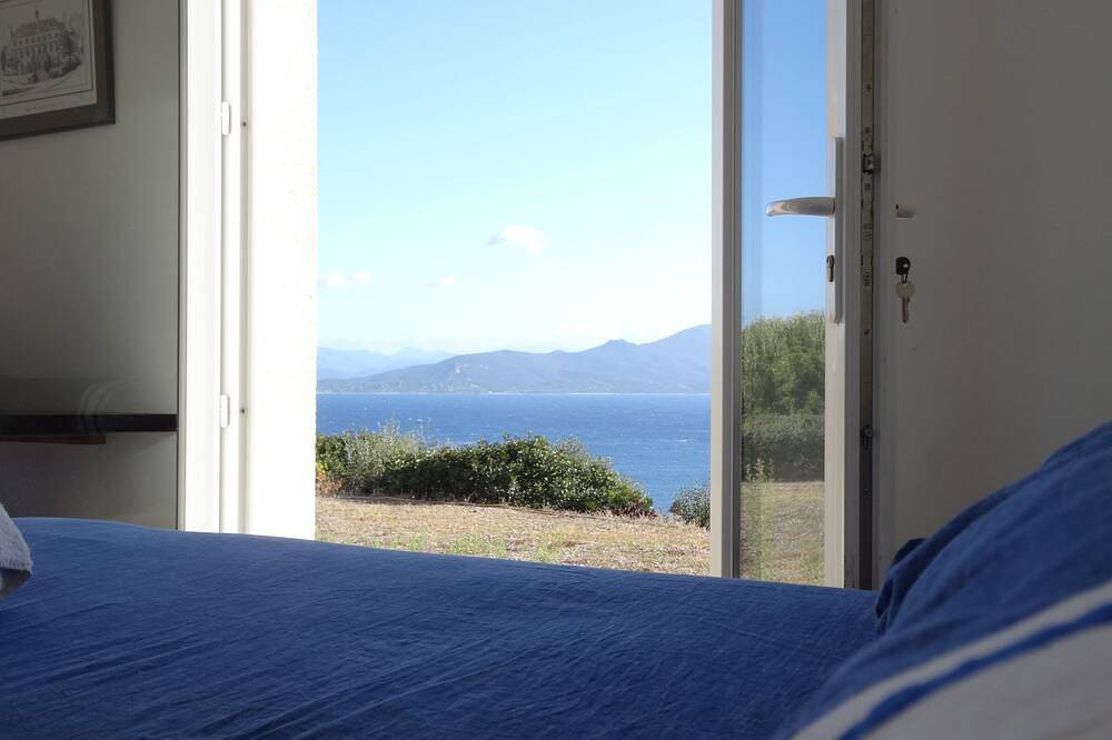 Villa con impresionantes vistas al mar, 3/4 dormitorios, a 6 minutos de la playa a pie. in Campomoro, Belvédère-Campomoro