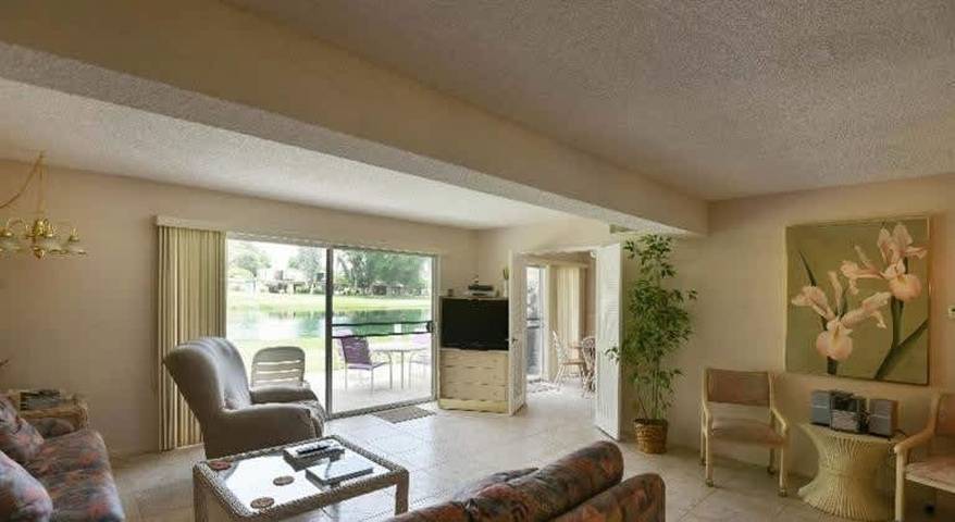 Vacation rental for 4 people, with terrace in Cathedral City