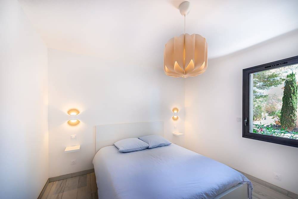 Magnifique Villa Neuve Haut De Gamme Piscine Collective Chauffée 8 Personnes. in Sanary-sur-Mer, Côte méditerranéenne (France)