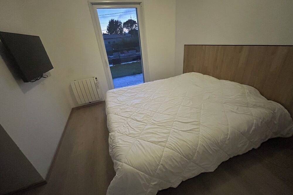 Villa with pool and jacuzzi - 12 people in Rochefort-du-Gard, Nimes und Umgebung