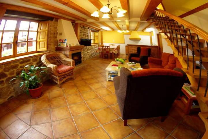 Haus mit Garten für 6/7 Personen (La casa de Consuelo 1) in Viernoles, Torrelavega