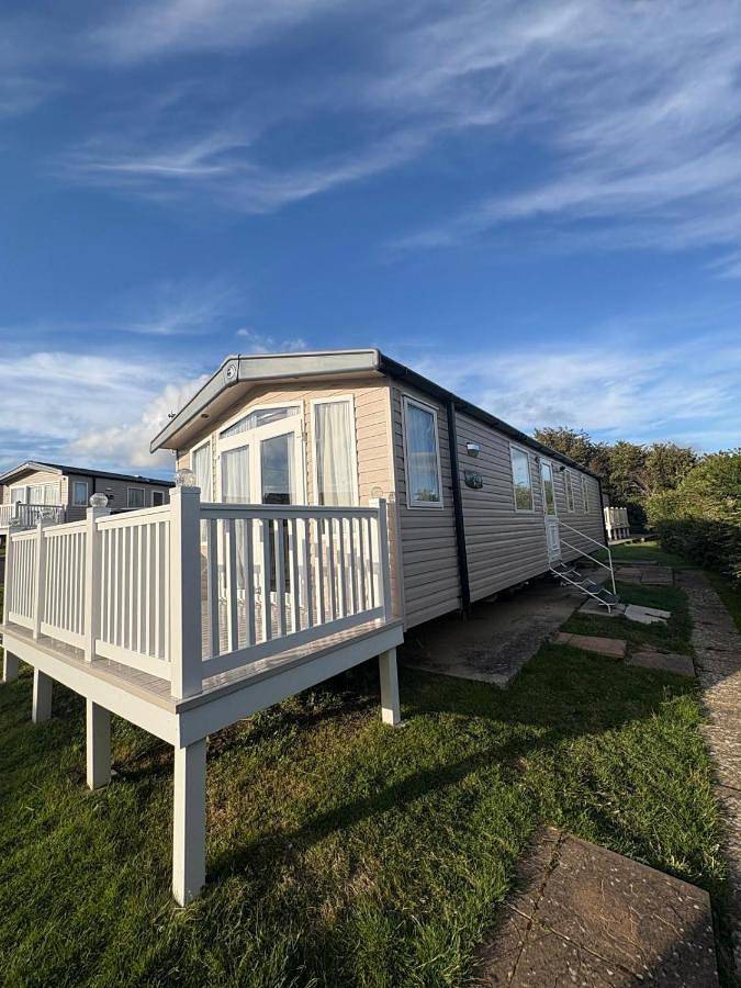 Camping for 6 people, with Balcony and Terrace as well as Garden and Pool in Weymouth