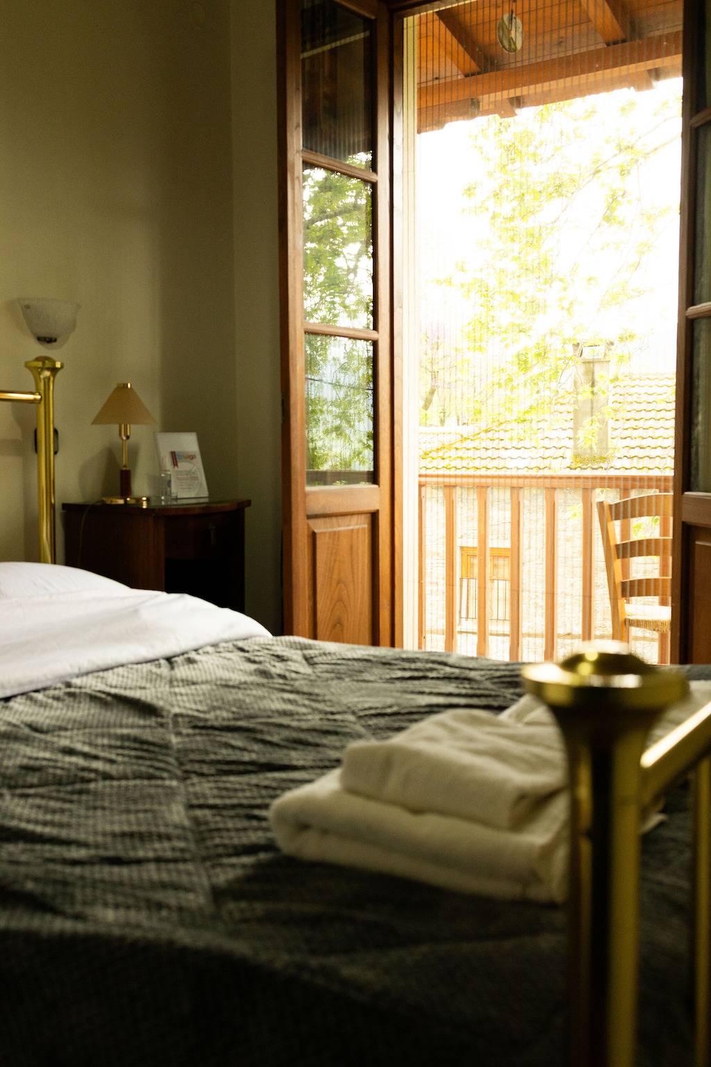 Gästehaus 'Armoloi Zimmer 5' mit Bergblick, Gemeinschaftsterrasse und Wi-Fi in Vikos-Aoos Nationalpark