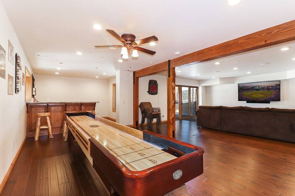 Log Cabin for 16 Guests in Snow Summit, Big Bear Lake