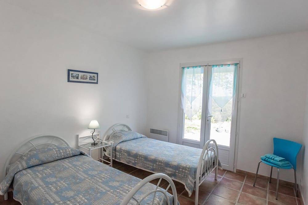Holiday cottage with view and close to the lake in Aiguines, Región Brignoles