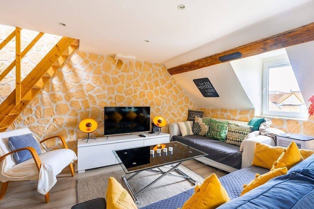 Ganze Wohnung, Apartment-Eigenes Badezimmer-Apartment in Louvres, Val-d'Oise