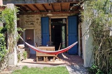 Gîte pour 4 personnes, avec terrasse et jardin à Lasalle