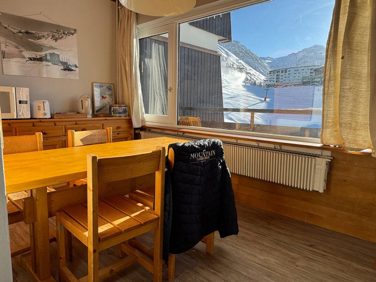 Entire apartment, Functional ski-in/ski-out apartment with balcony in Tignes in Tignes, Massif de la Vanoise