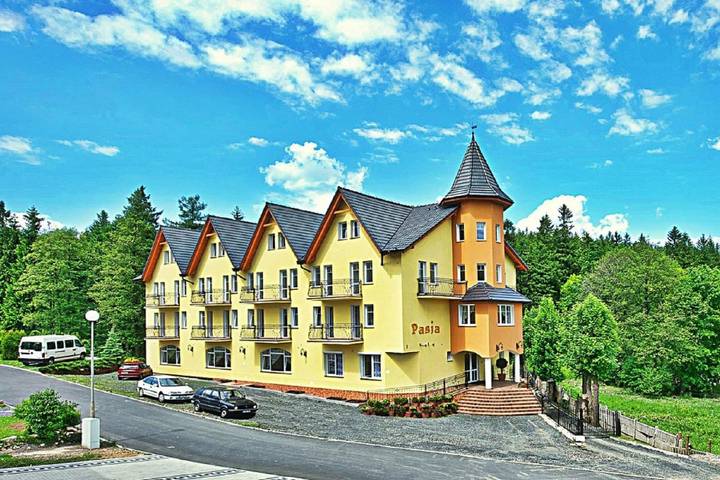 Chambre d’hôte pour 4 personnes, avec sauna et jardin ainsi que bassin pour enfant et piscine à Świeradów-Zdrój - 2